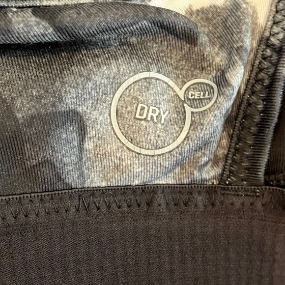 Puma women’s medium Black and Gray Floral Sports Bra - Picture 8 of 10